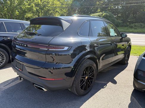 Used 2024 Porsche Cayenne AWD/4WD image 7