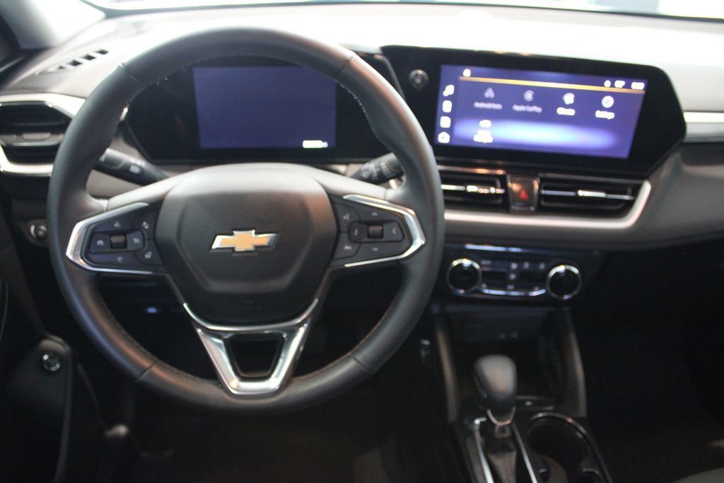 Used 2025 Chevrolet TrailBlazer LT w/ Convenience Package FWD image 6