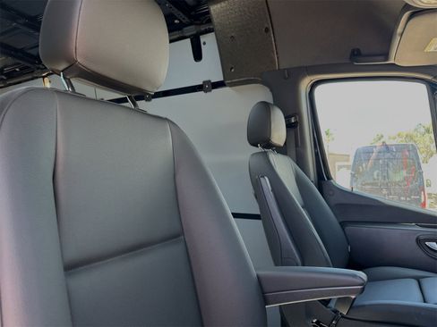 Used 2024 Mercedes-Benz Sprinter 2500 image 18