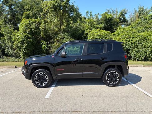 Used 2017 Jeep Renegade Trailhawk AWD/4WD image 2