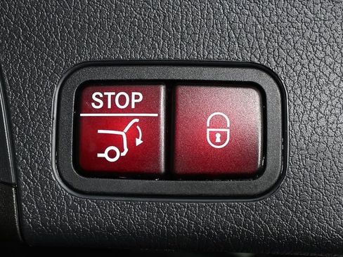 Certified 2023 Mercedes-Benz GLB 250 w/ Premium Package image 31