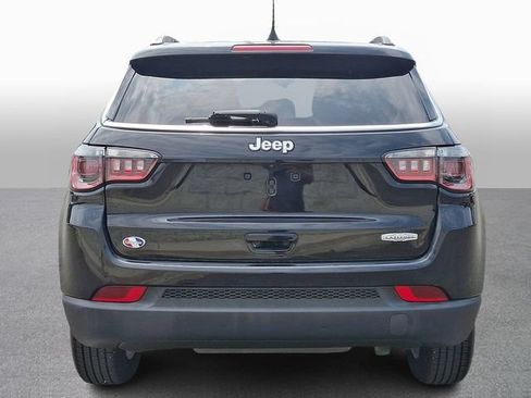 Used 2022 Jeep Compass Latitude FWD image 5