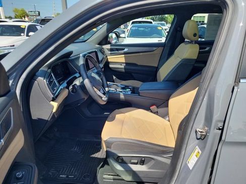 Used 2024 Volkswagen Atlas Cross Sport SE w/ Panoramic Sunroof Package FWD image 16