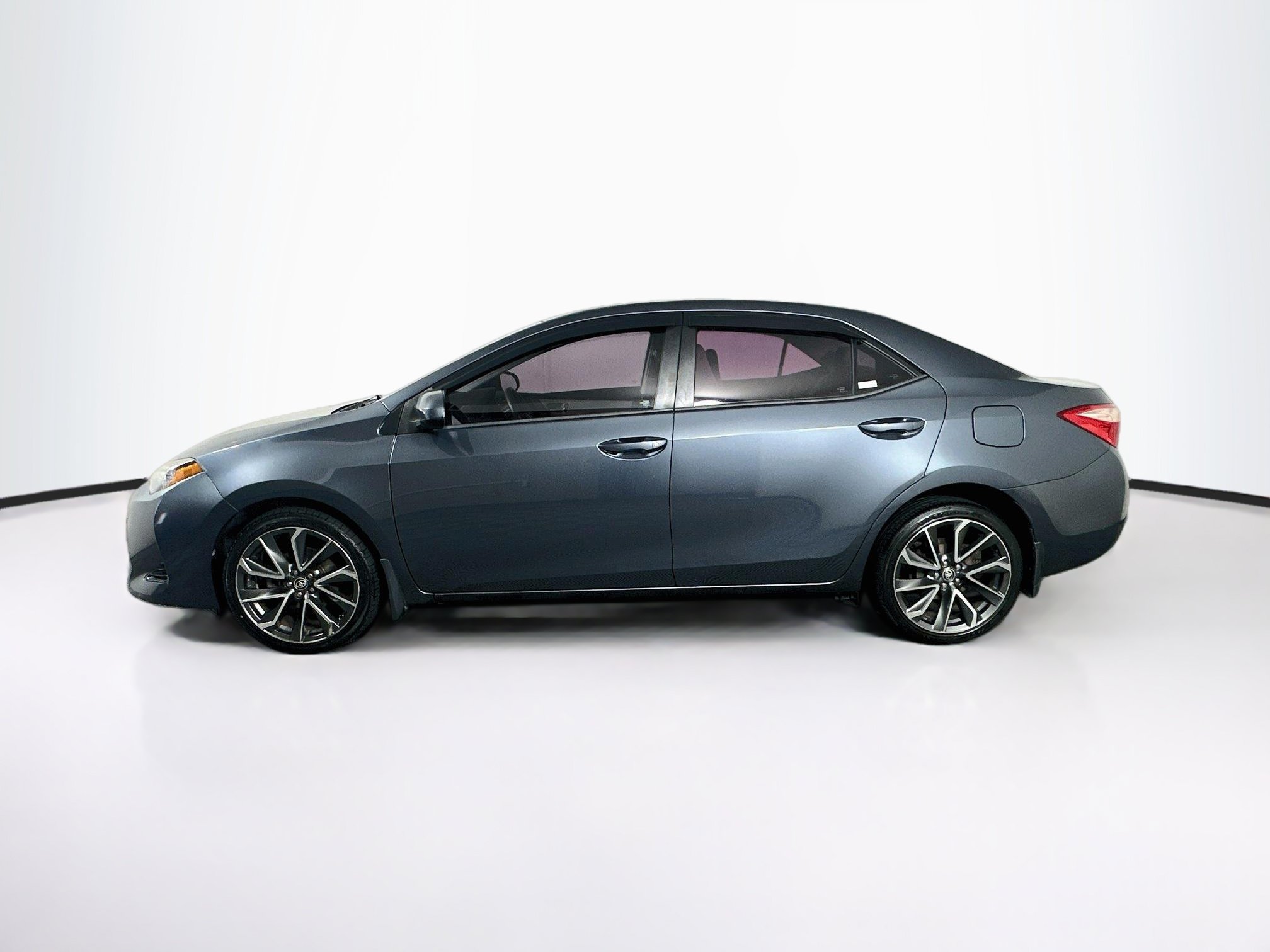 Used 2017 Toyota Corolla LE FWD image 4