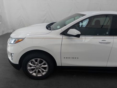 Used 2020 Chevrolet Equinox LT w/ Driver Convenience Package image 3