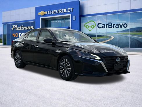 Used 2024 Nissan Altima 2.5 SV image 1