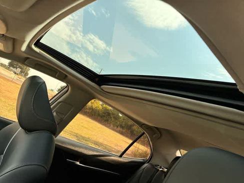 Used 2021 Toyota Camry SE w/ Convenience Package FWD image 32