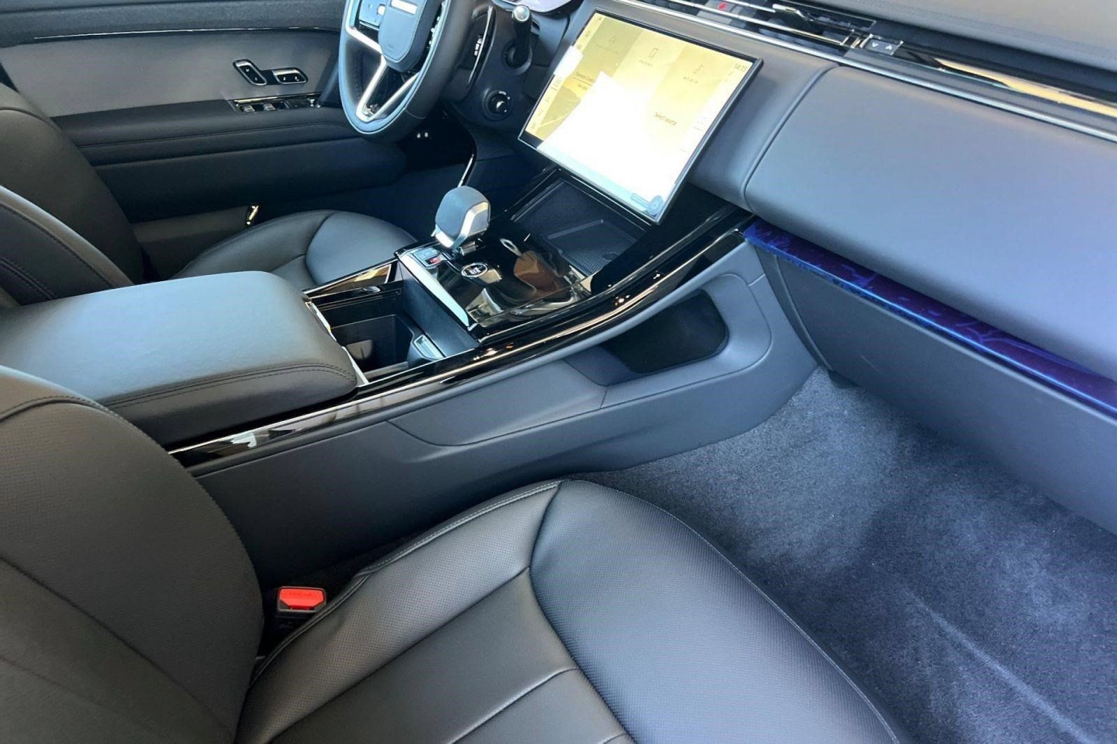 New 2026 Land Rover Range Rover Sport SE AWD/4WD image 30