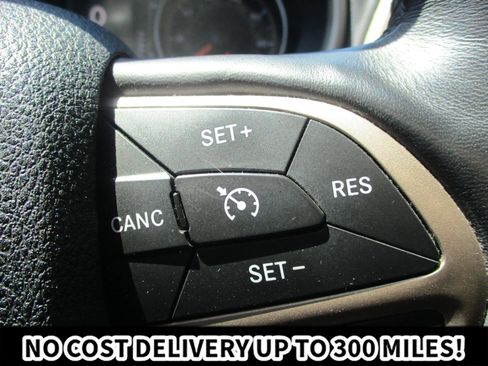 Used 2015 Jeep Cherokee Latitude w/ Cold Weather Group AWD/4WD image 12