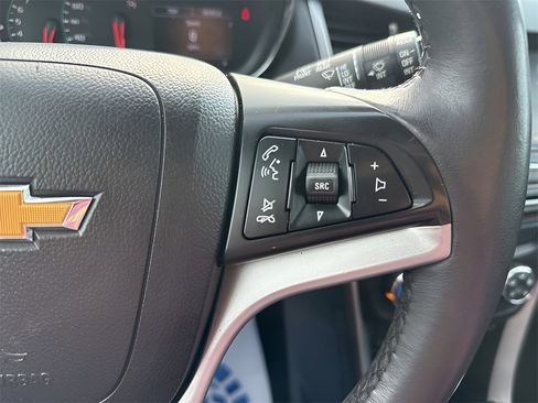 Used 2020 Chevrolet Trax LT w/ LT Convenience Package image 27