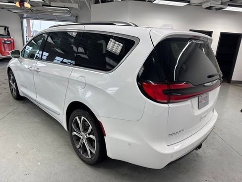 Used 2022 Chrysler Pacifica Pinnacle AWD/4WD image 11