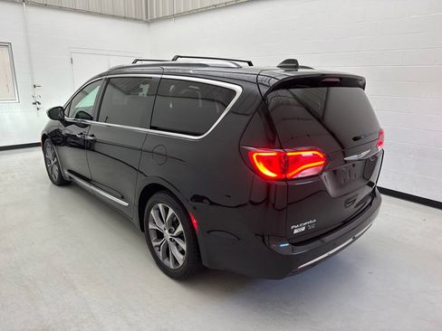 Used 2020 Chrysler Pacifica Limited FWD image 4