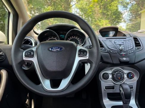 Used 2017 Ford Fiesta SE FWD image 9
