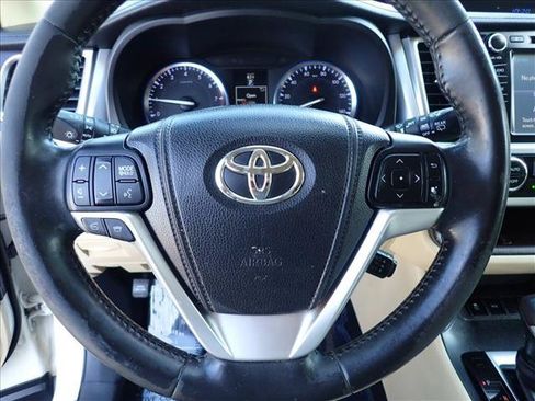 Used 2015 Toyota Highlander XLE FWD image 14