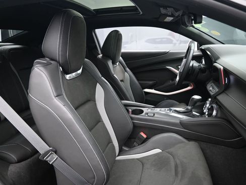 Used 2019 Chevrolet Camaro SS image 31