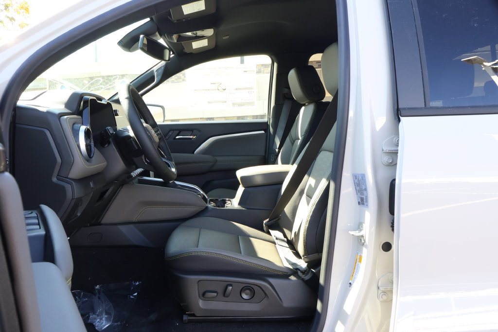 New 2026 Chevrolet Colorado ZR2 w/ Technology Package AWD/4WD image 14