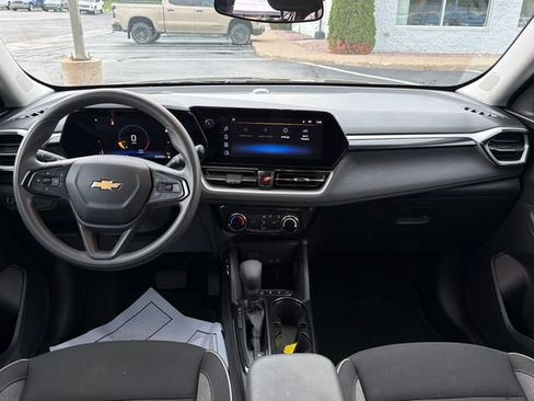 Used 2025 Chevrolet TrailBlazer LT AWD/4WD image 28