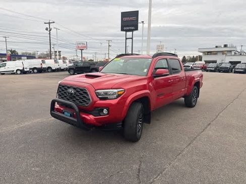 Used 2021 Toyota Tacoma TRD Sport image 3