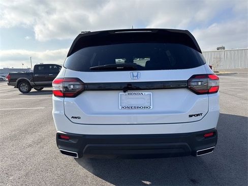 New 2025 Honda Pilot Sport image 4