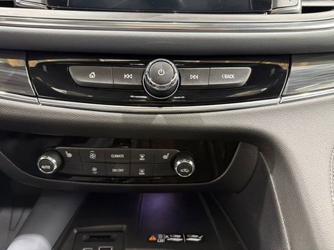 Used 2024 Buick Enclave Essence w/ Experience Buick Package AWD/4WD image 12