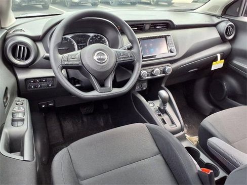 New 2025 Nissan Kicks Play S image 7