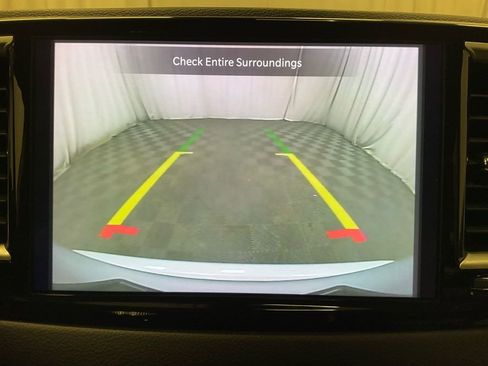 Used 2023 Chrysler Pacifica Touring-L image 23