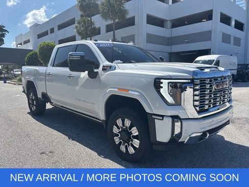 Used 2025 GMC Sierra 2500 Denali w/ Denali Reserve Package AWD/4WD image 1