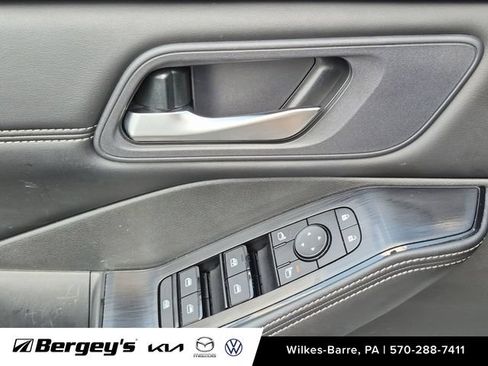 Used 2023 Nissan Rogue SV w/ SV Premium B Package AWD/4WD image 14