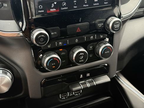 Used 2024 RAM 1500 Laramie RWD image 22
