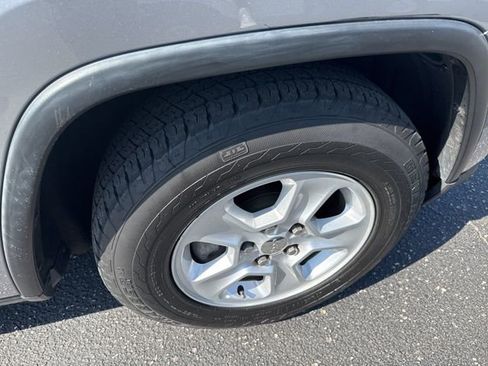 Used 2015 Jeep Grand Cherokee Laredo w/ Quick Order Package 23E image 11