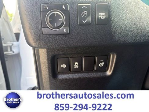 Used 2017 Lexus GX 460 Luxury AWD/4WD image 18