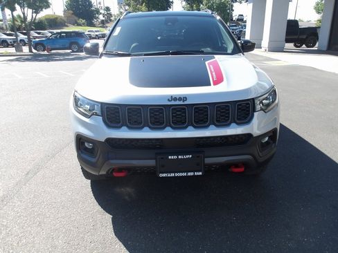 New 2025 Jeep Compass Trailhawk image 3
