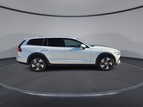 Used 2022 Volvo V60 T5 Cross Country AWD/4WD image 9