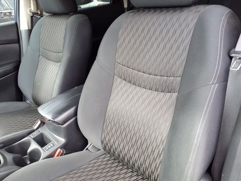 Used 2019 Nissan Rogue SV image 7