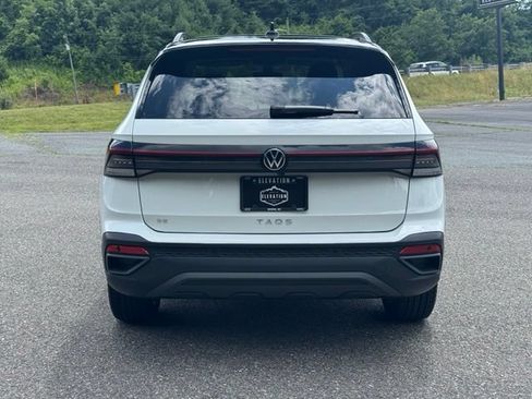 Used 2025 Volkswagen Taos SE FWD image 7