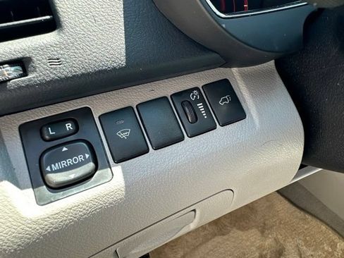 Used 2010 Toyota Highlander Limited AWD/4WD image 14
