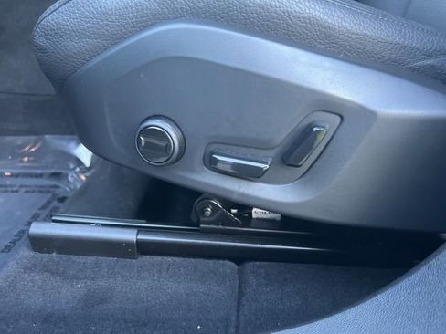 Certified 2025 Volvo XC60 B5 Plus image 29