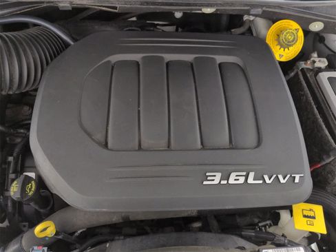 Certified 2018 Dodge Grand Caravan SXT w/ Driver Convenience Group image 15