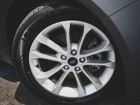 Used 2020 Ford Fusion SE FWD image 2