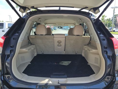 Used 2017 Nissan Rogue SV w/ SV Premium Package FWD image 6