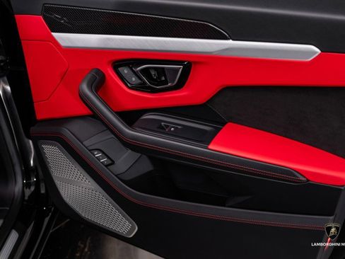 Used 2021 Lamborghini Urus image 36