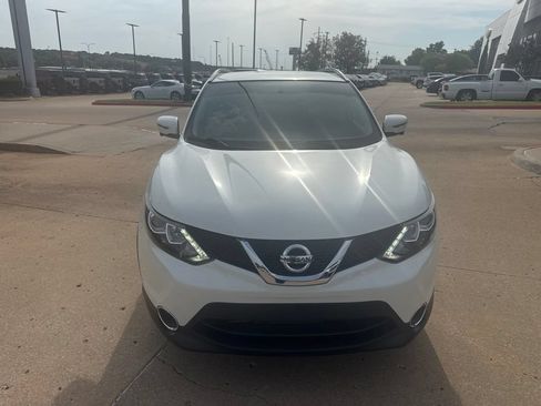 Used 2017 Nissan Rogue Sport SL FWD image 2