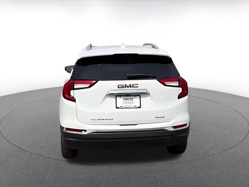 Used 2024 GMC Terrain SLT AWD/4WD image 12