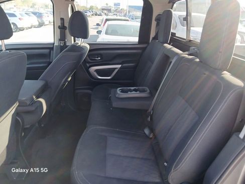 Used 2018 Nissan Titan SV RWD image 14