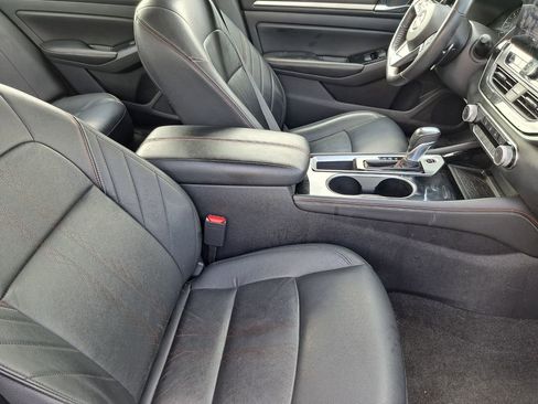 Used 2024 Nissan Altima 2.5 SR w/ SR Premium Package image 17