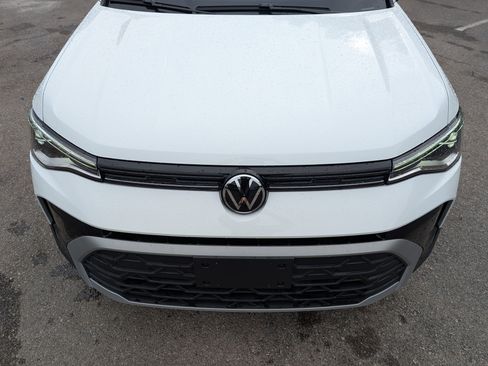 Used 2025 Volkswagen Taos SE w/ Black Wheel Package FWD image 12