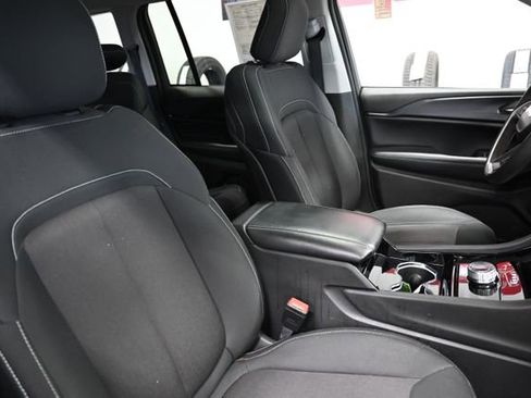 Used 2023 Jeep Grand Cherokee Laredo w/ Luxury Tech Group I image 9