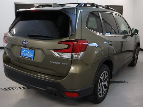 Used 2023 Subaru Forester Premium AWD/4WD image 7