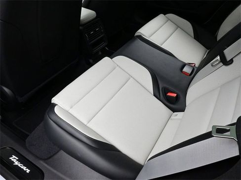 New 2026 Porsche Taycan image 15