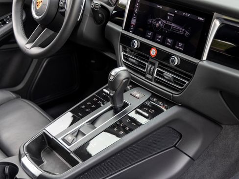 Certified 2026 Porsche Macan AWD/4WD image 60